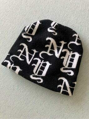 Black & White Graphic Knit Beanie Toque Unisex Stretch Winter Hat